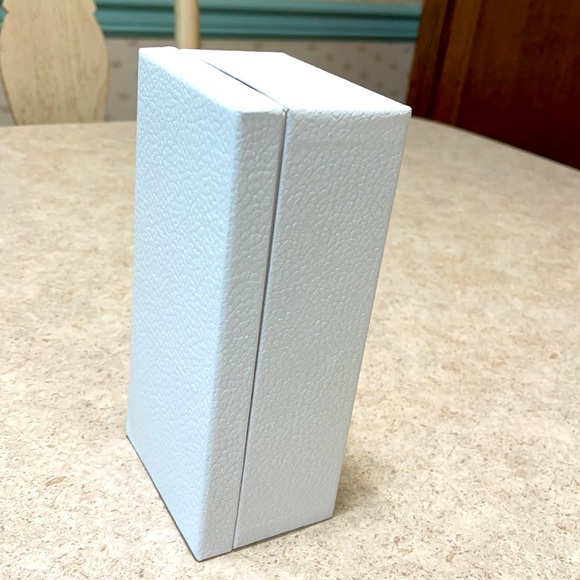 EMPTY SMALL WHITE & GOLD CHRISTIAN DIOR GIFT BOX - Picture 5 of 6